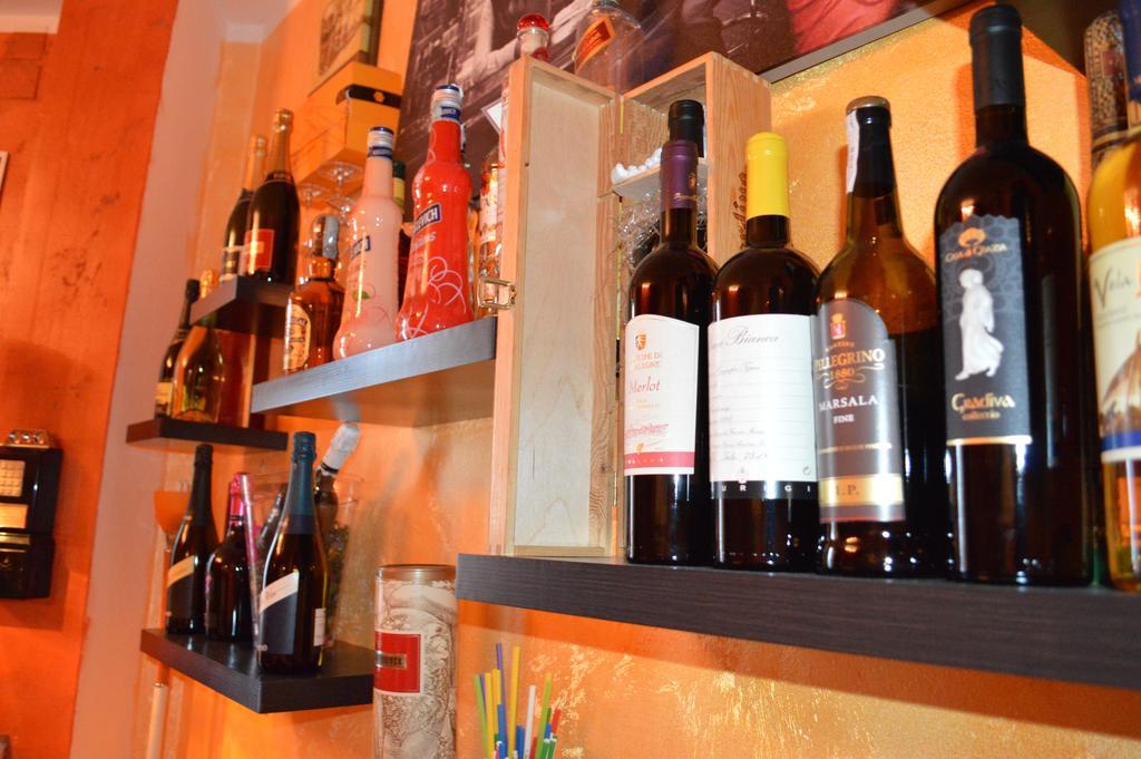 Hostel Josef Палермо Екстериор снимка