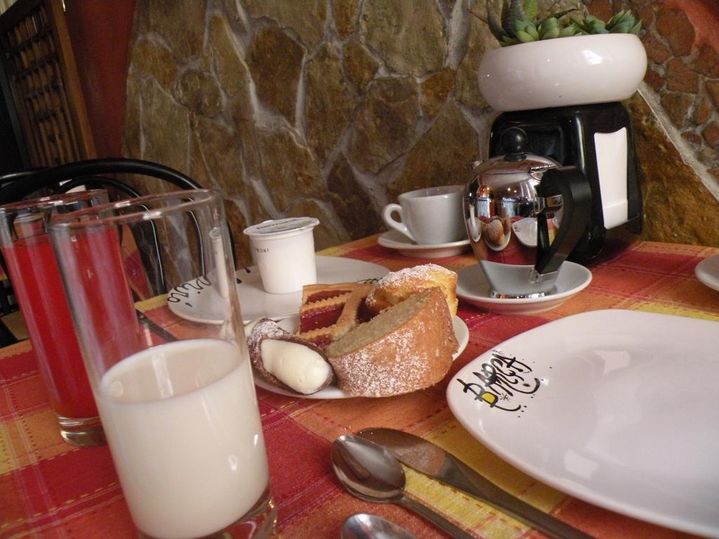 Hostel Josef Палермо Екстериор снимка