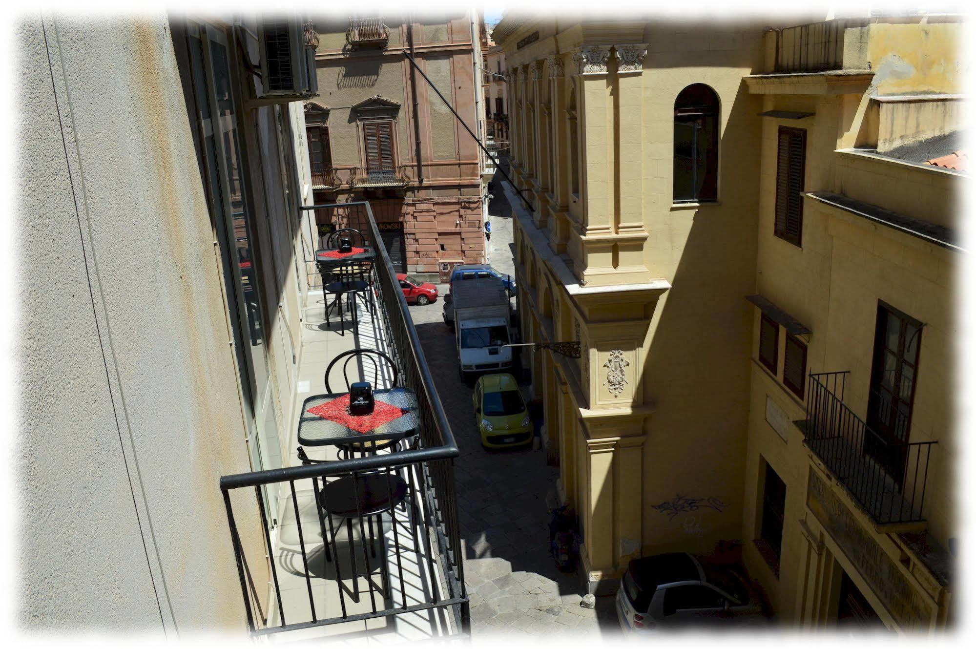 Hostel Josef Палермо Екстериор снимка