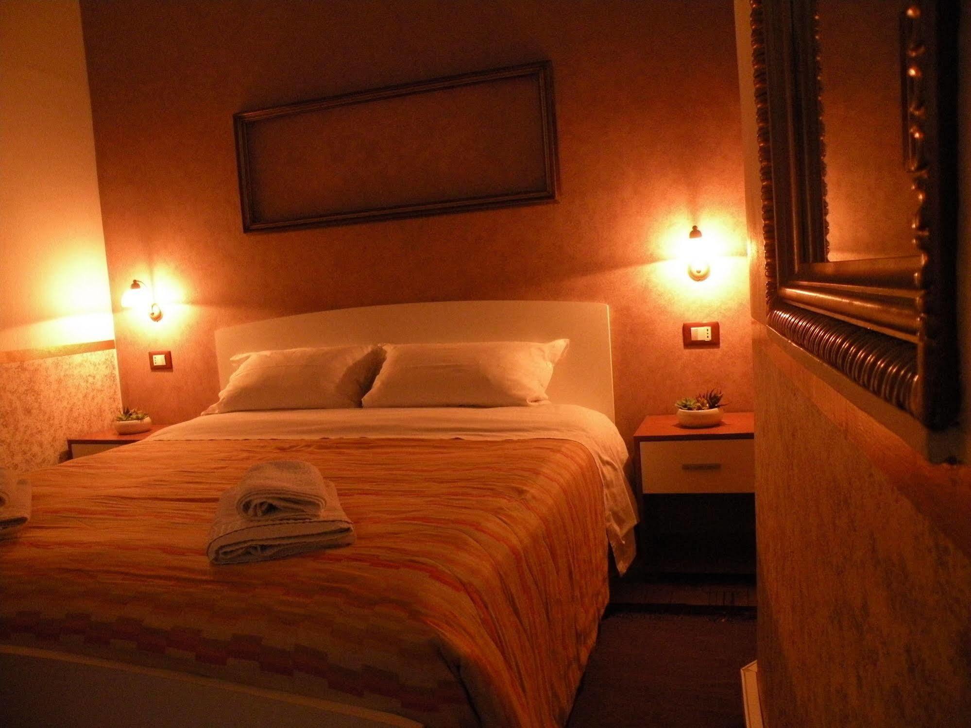 Hostel Josef Палермо Екстериор снимка