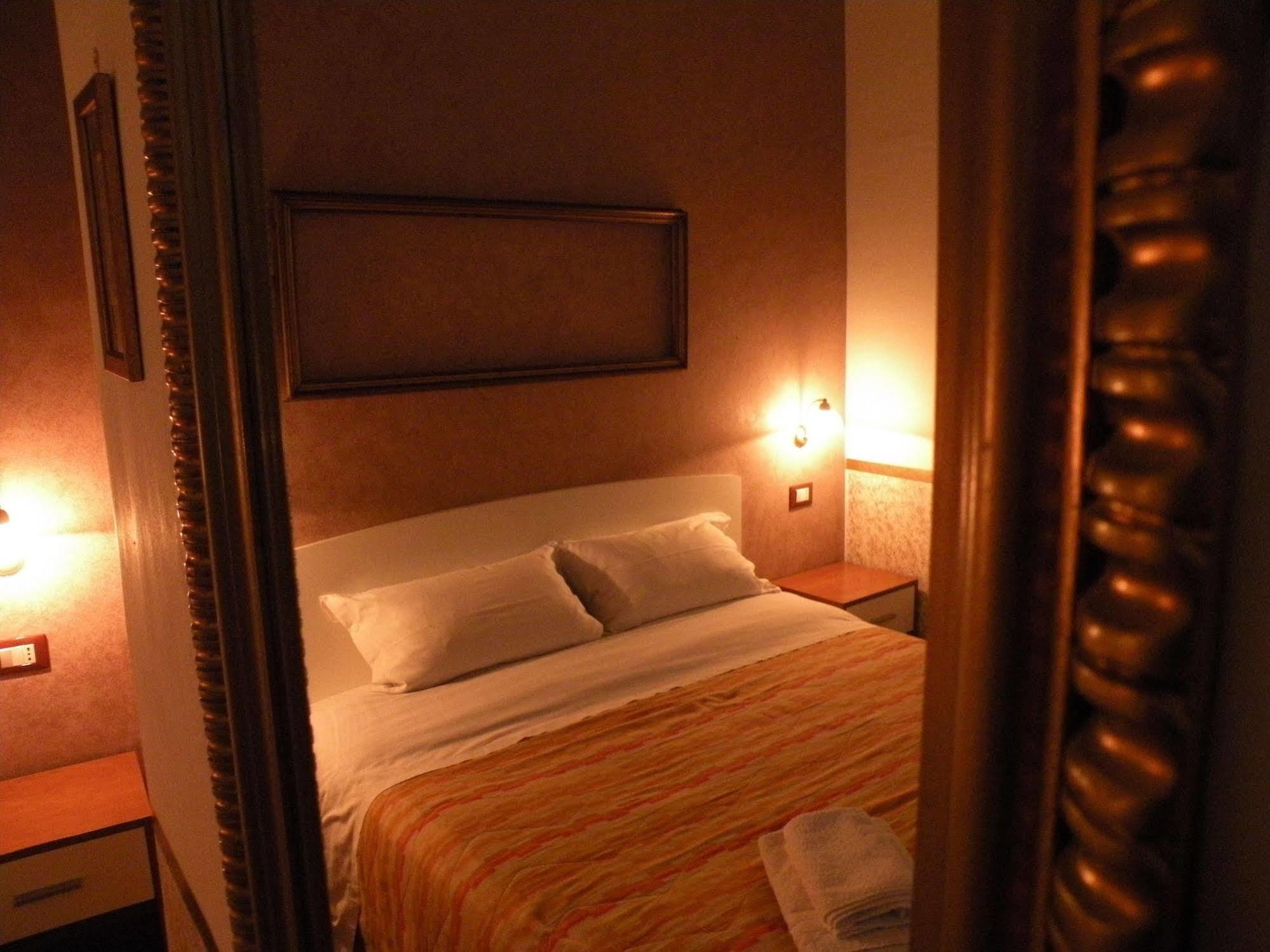 Hostel Josef Палермо Екстериор снимка