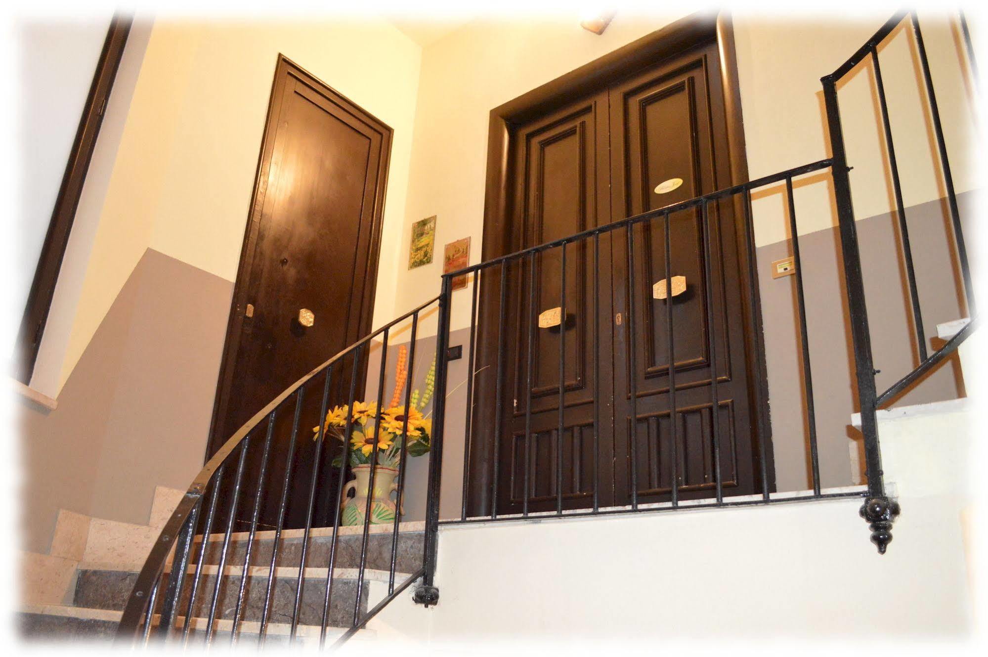 Hostel Josef Палермо Екстериор снимка